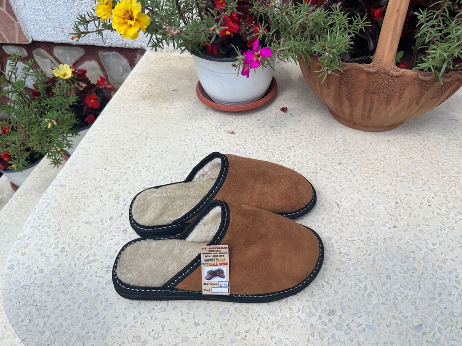 2 perechi de Papuci bărbătești de casă din blană naturală