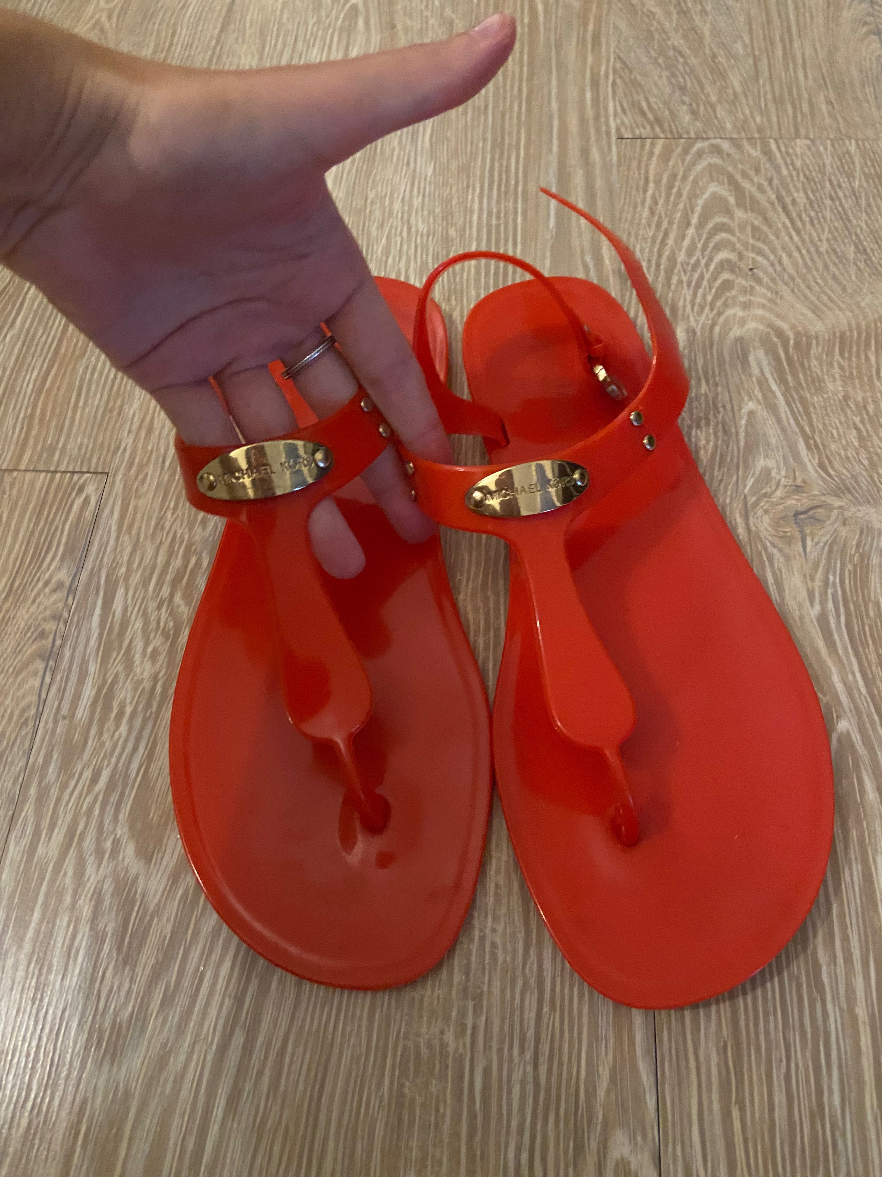 Сандали Michael Kors.