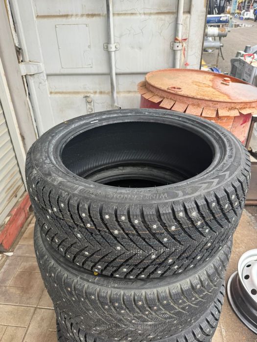 Продам резину 235/45/R18