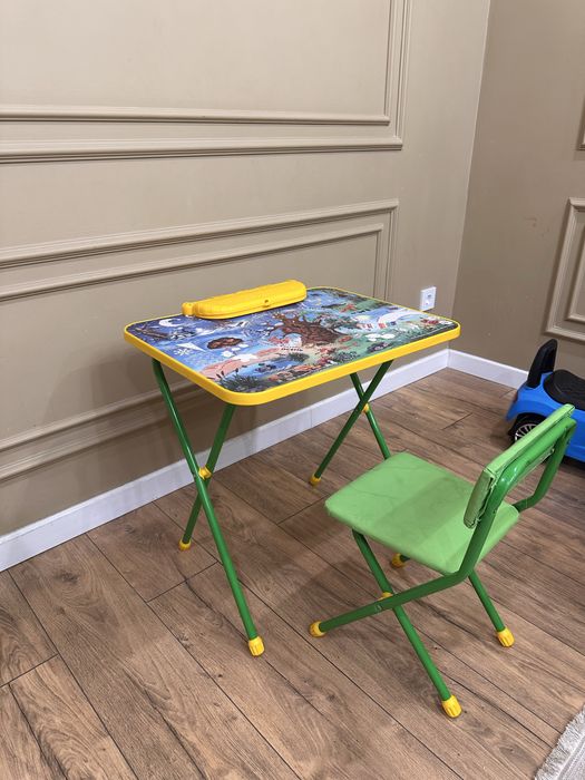 Продаю детский стол с стулом