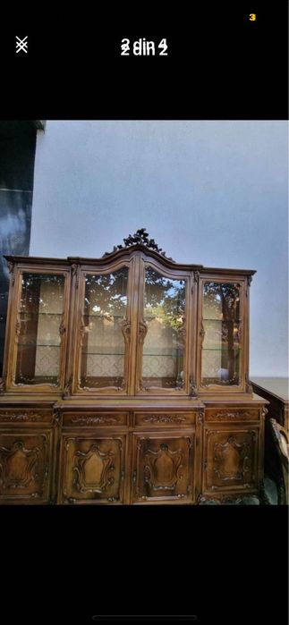 Vitrine stil Baroc Piemontez din lemn sculptat Nuc