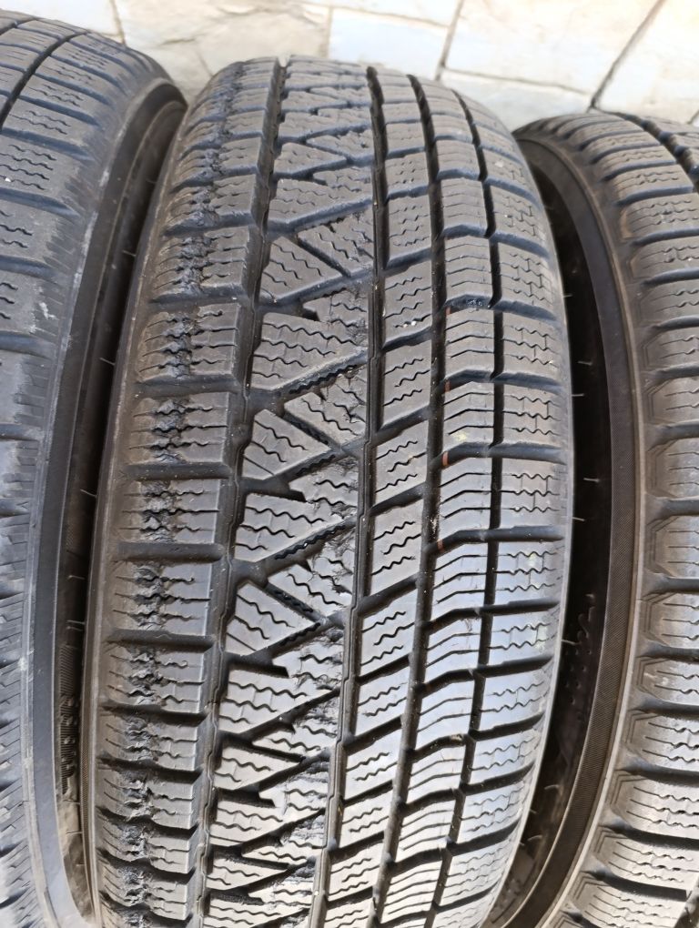 Зимни гуми Kumho 205/70/15 dot 2022