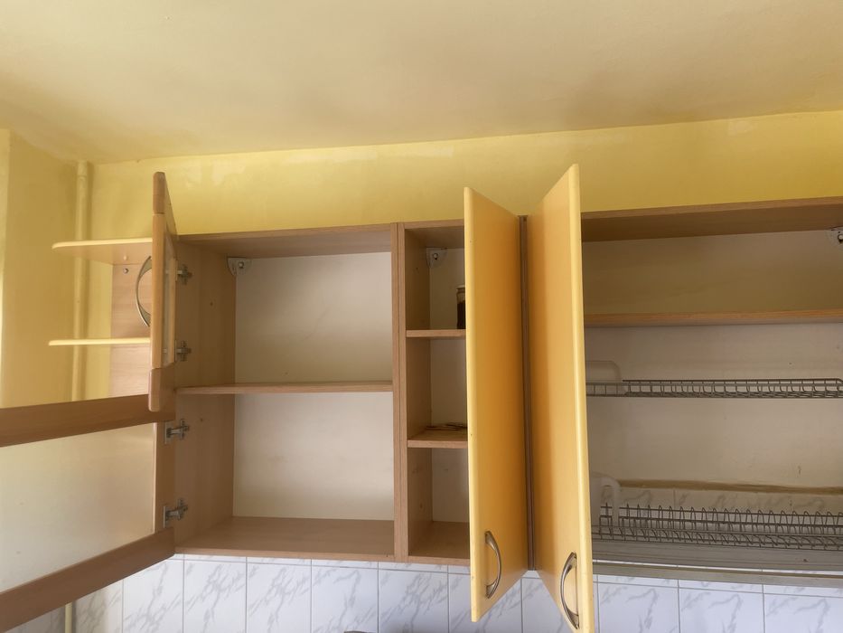 Vand dulap canapea si mobila bucatarie