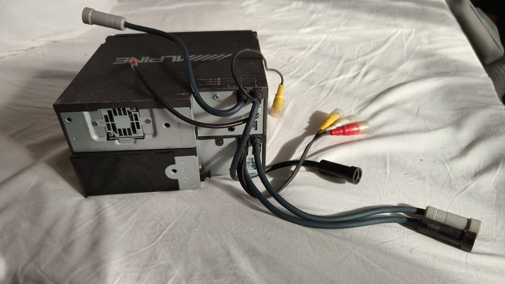 Casetofoane auto Alpine DVA-520SP si DVA 5200