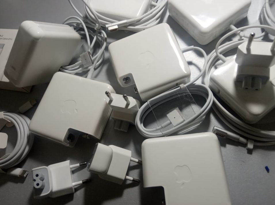 на MacBook 45 ватт 45W - зарядка, блок питания