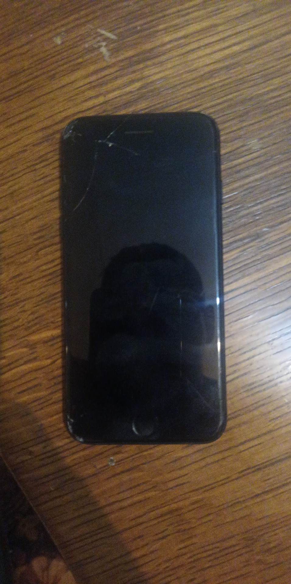 Vând iphone 7 umic spart