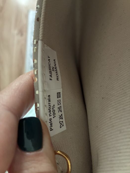 Plic auriu din piele