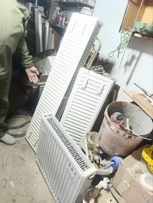 Панельный радиатор б/у отличном состоянии. Срочно продается