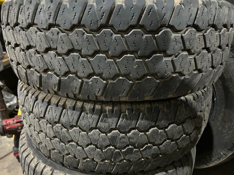 Cauciucuri C in stare f buna