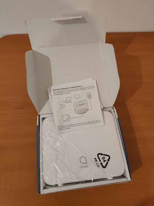 Router wireless Alcatel Link Hub LTE Cat4 Home Station