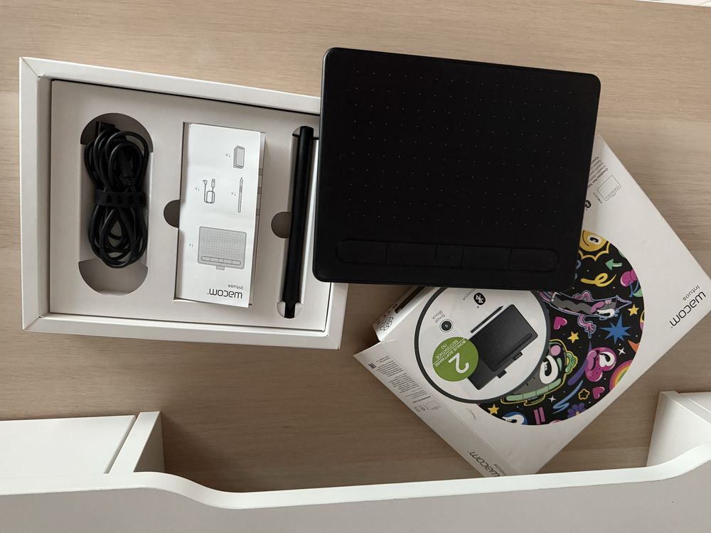 Tableta grafica Wacom Intuos S Bluetooth noua Negociabil