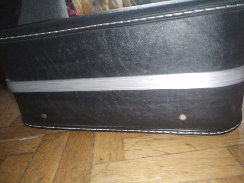 Ретро куфар черен