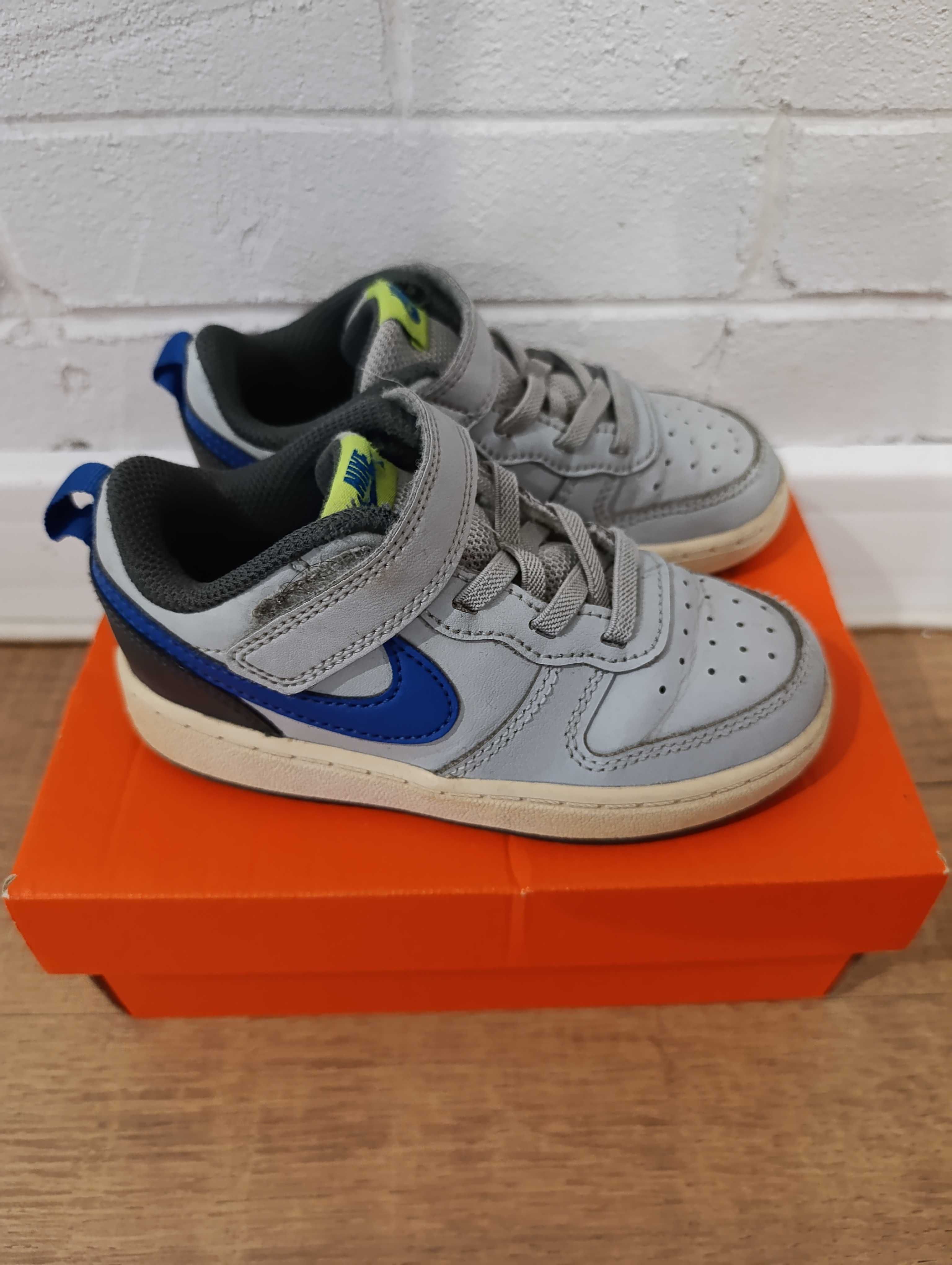 Маратонки Nike, Adidas