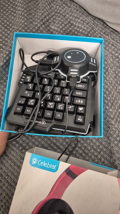 Продам игровой джостик на телефон