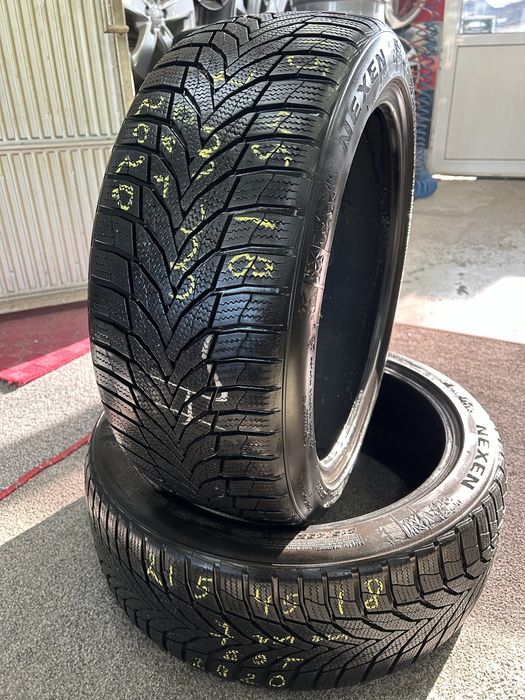 Гуми 215/45/18 Зимни Nexen 2 броя