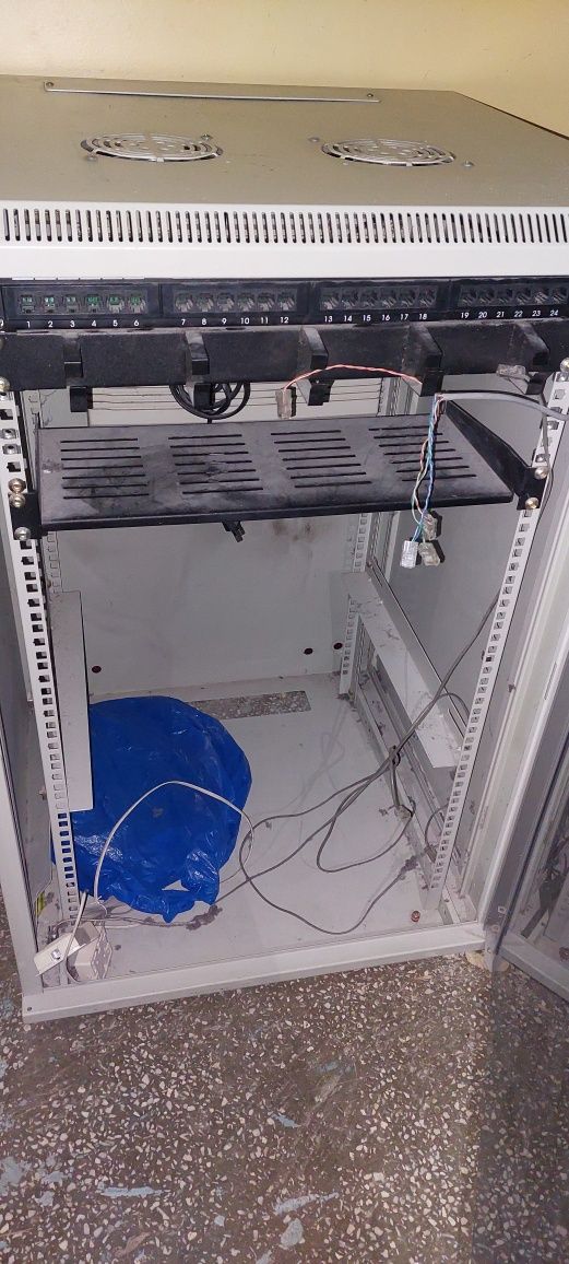 Rack pentru echipamente retea