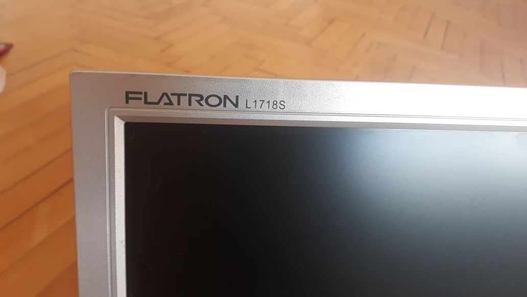 Монитор  LG L1718s