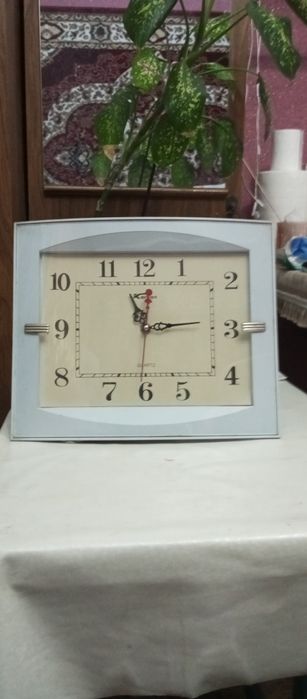 Продам часы кварцевые