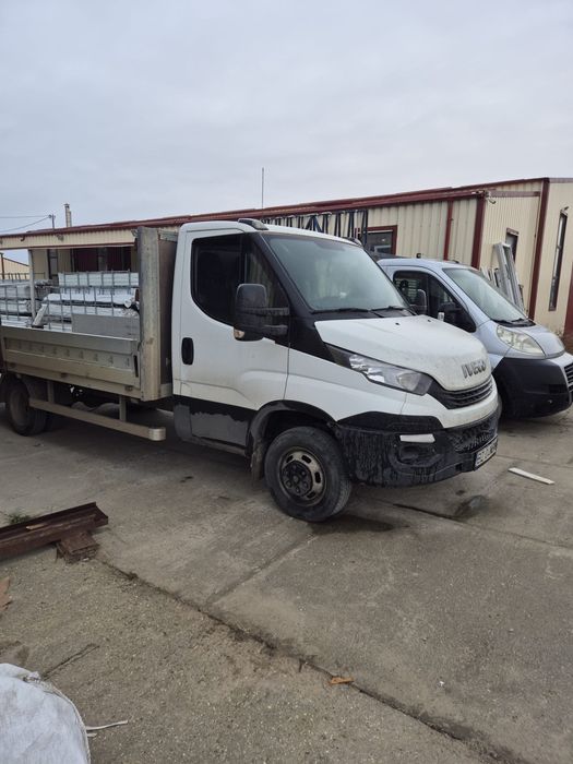 Vand Iveco cu prelată