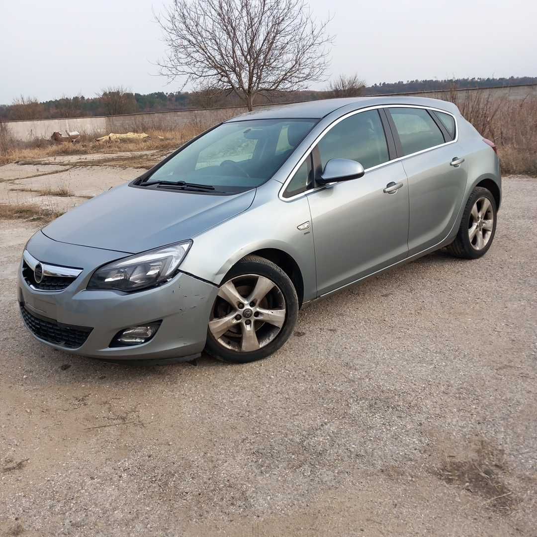 Опел Астра J 1,7 дизел 5-врати сива/Opel Astra J A17DTR 2012 на части