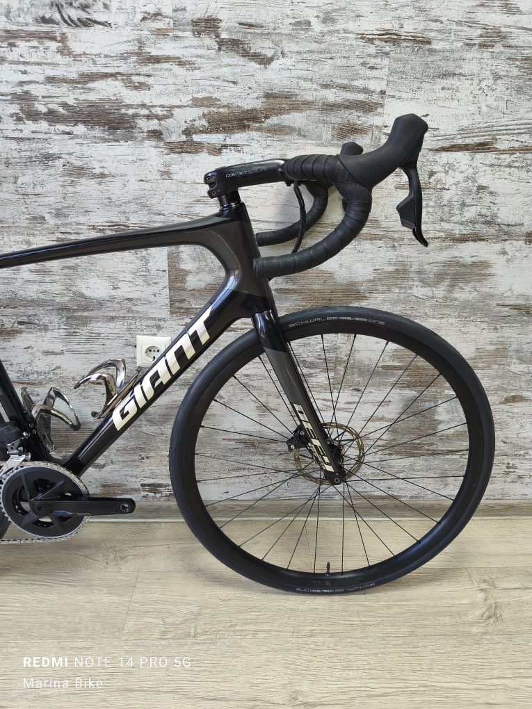 Карбонов шосеен велосипед Giant Defy Pro 0 Disc SRAM Rival AxS Syncros