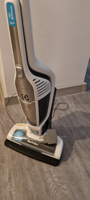 Vând aspirator Electrolux ergorapido