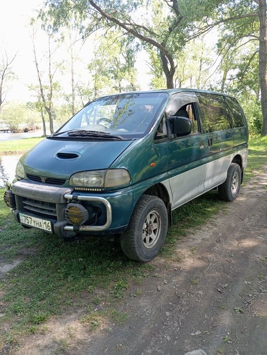 Продам Митсубиси Делика