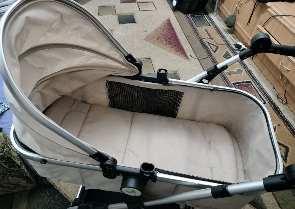Cărucior bebelusi