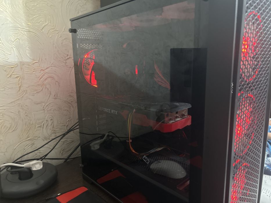 Игровой компьютер с периферией
