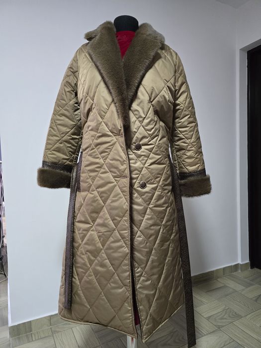 Geaca cu guler din blana naturala moale, cordon propriu în talie