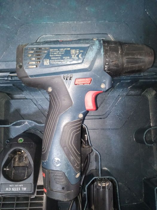 Masina de gaurit si insurubat / filetanta Bosch 12 v