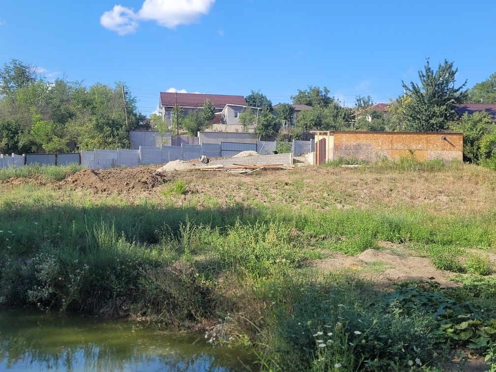 Vând teren+ casă modulară aflată în construcție