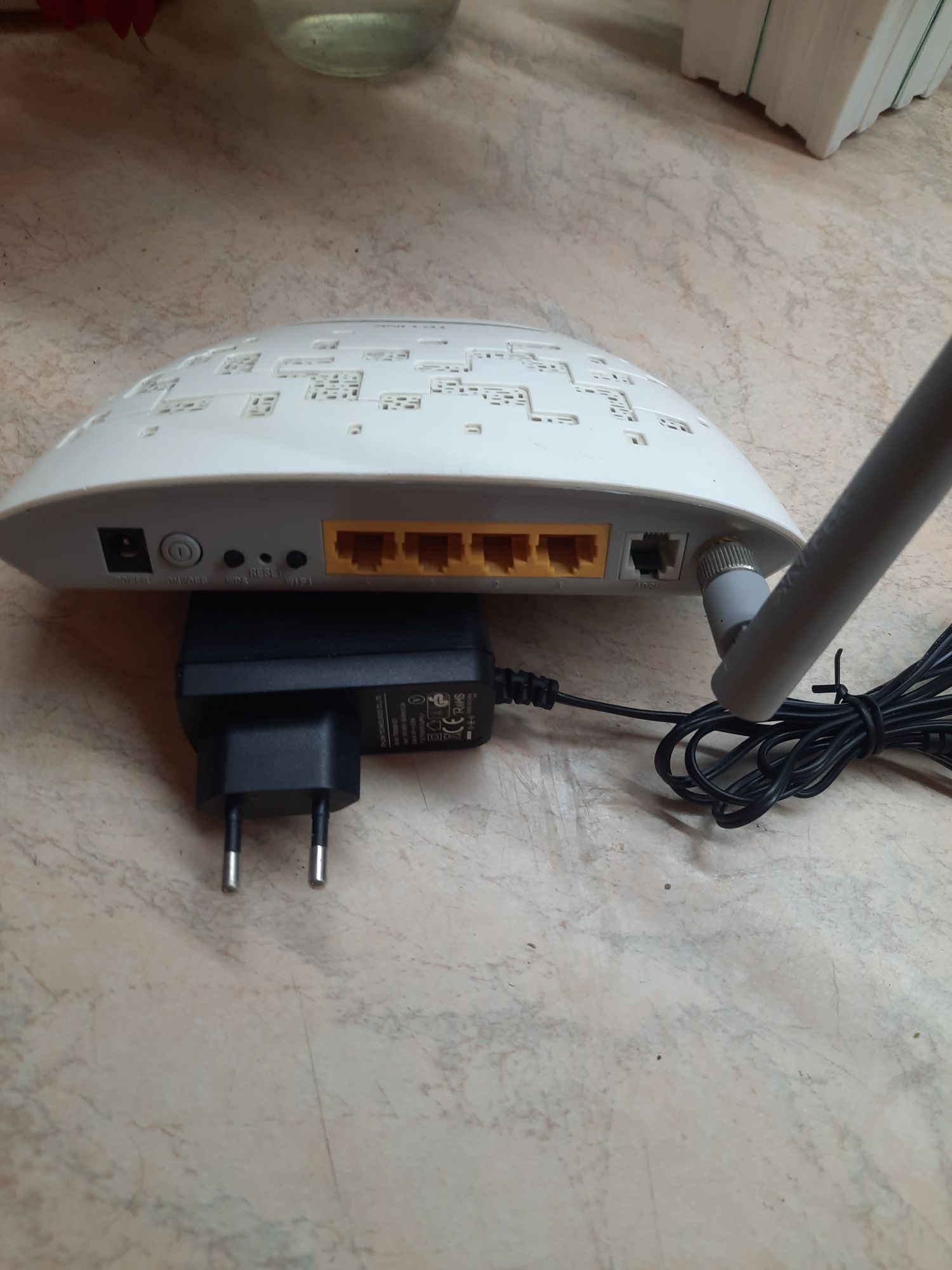 Wi-Fi  роутeр практически новый