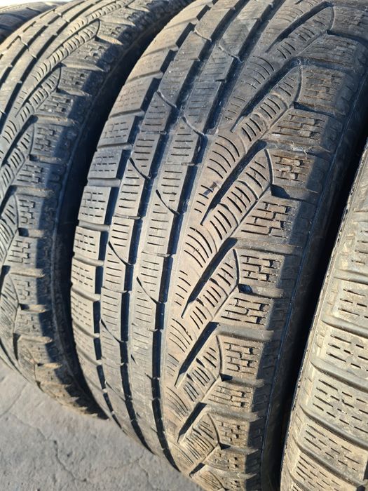 4 бр. зимни гуми 235/50/19 Pirelli MO 2x5 mm 2x 4,5 mm DOT 3612