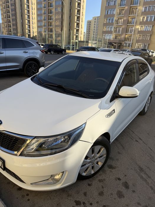 KIA Rio с гарантией машина
