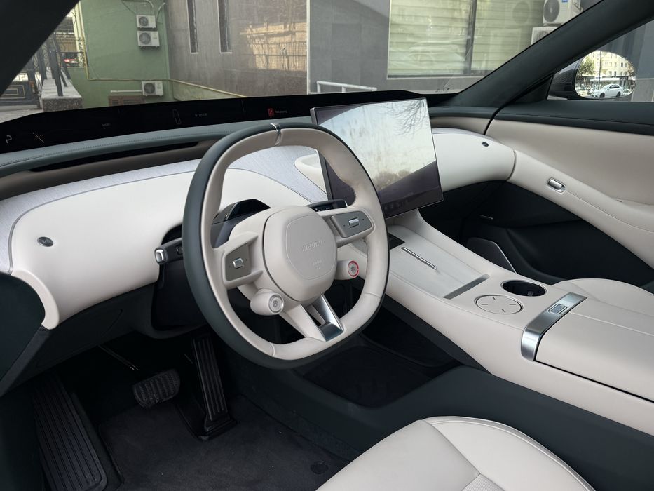 Уважаемые дамы и господа. MyWay Showroom представляет Xiaomi YU7 Max