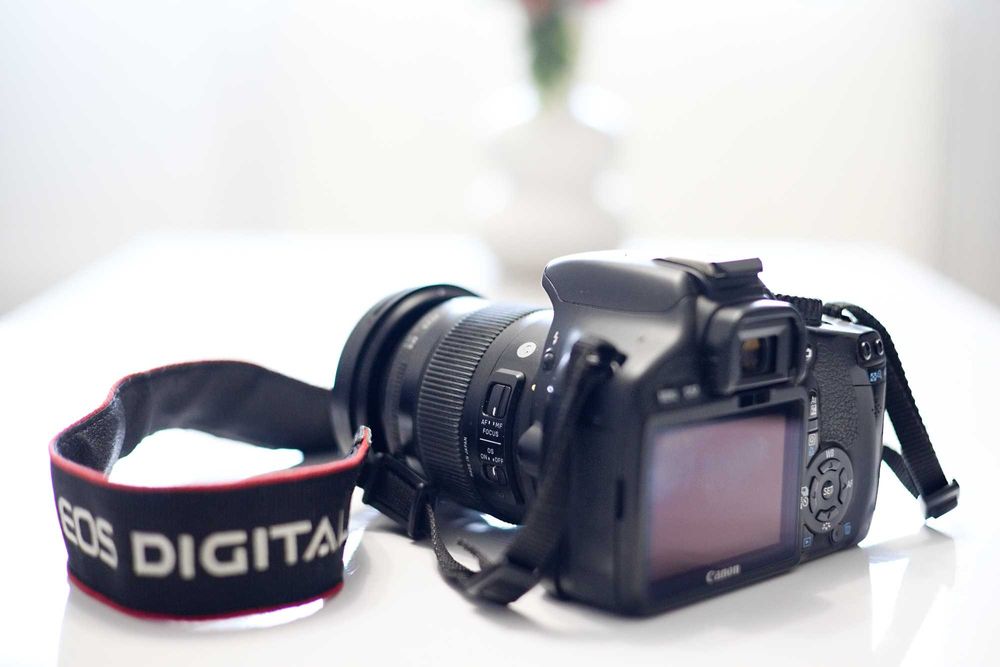 Kit Foto COMPLET: Canon 550D + 2 Obiective + Geantă și Accesorii