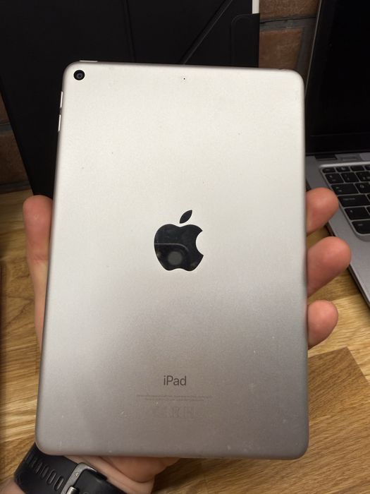 iPad mini 5 (64GB) – Отлично състояние, iPadOS 18!
