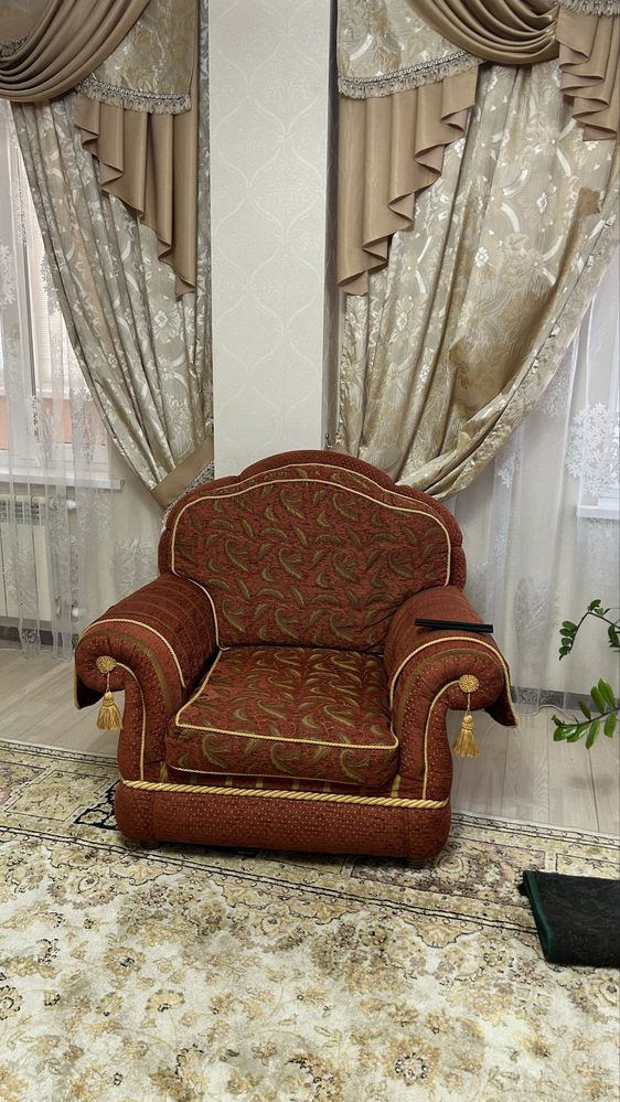 Продам диван и два кресла