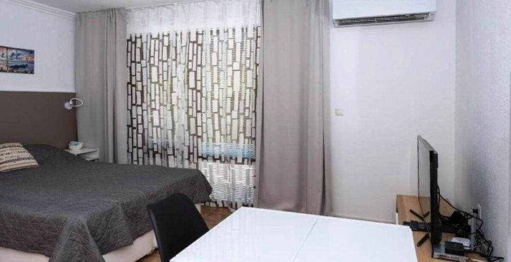 Две бутикови къщи в гр. Созопол. Продават се заедно.