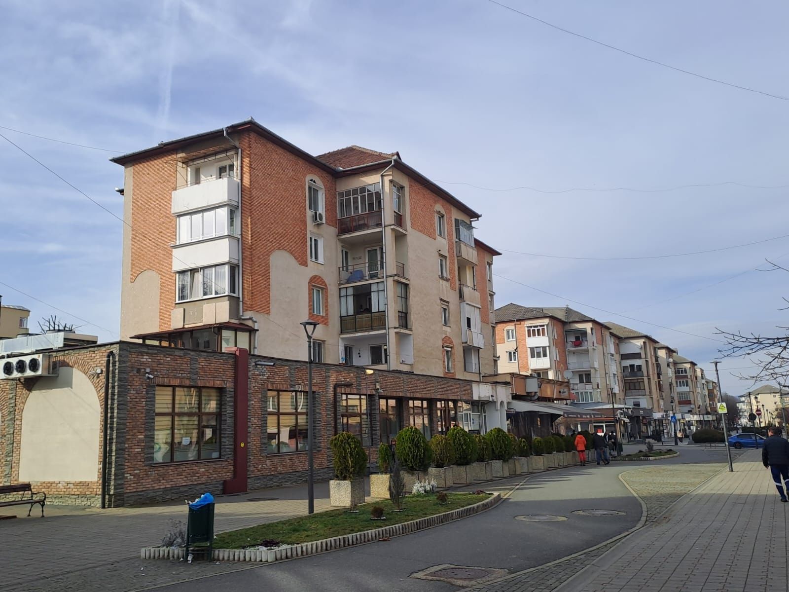 Vând apartament 3 camere ultracentral  în Cugir