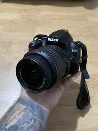 Nikon D3000 body DSLR + obiectiv 18-55 mm + geanta foto + accesorii