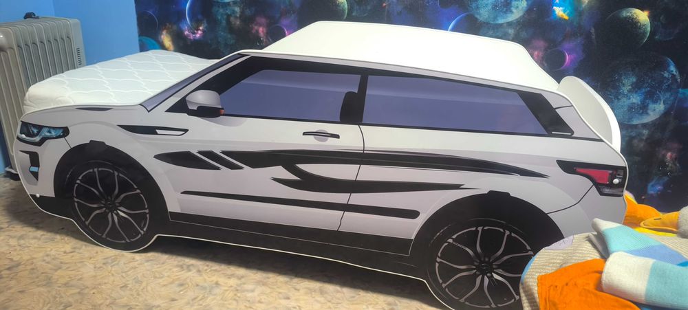 Кровать-машинка для мальчика  с матрасом.