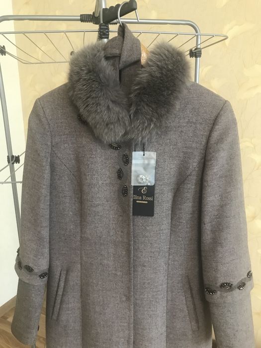 Продам шикарное пальто 44ru размера почти новое, одевала пару раз.