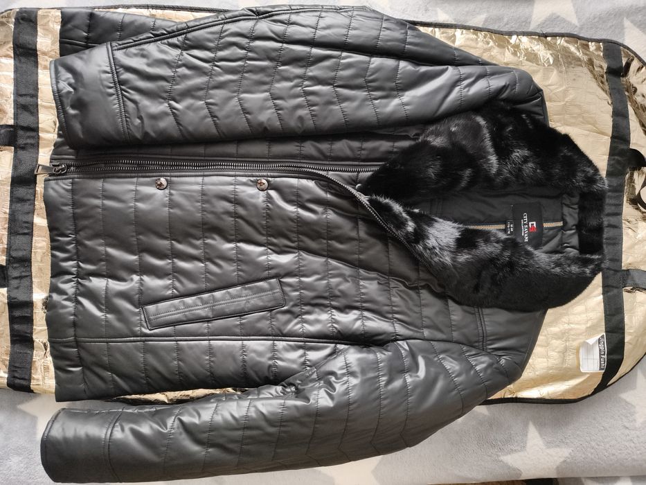 Продам новую куртку зимнюю и шапку