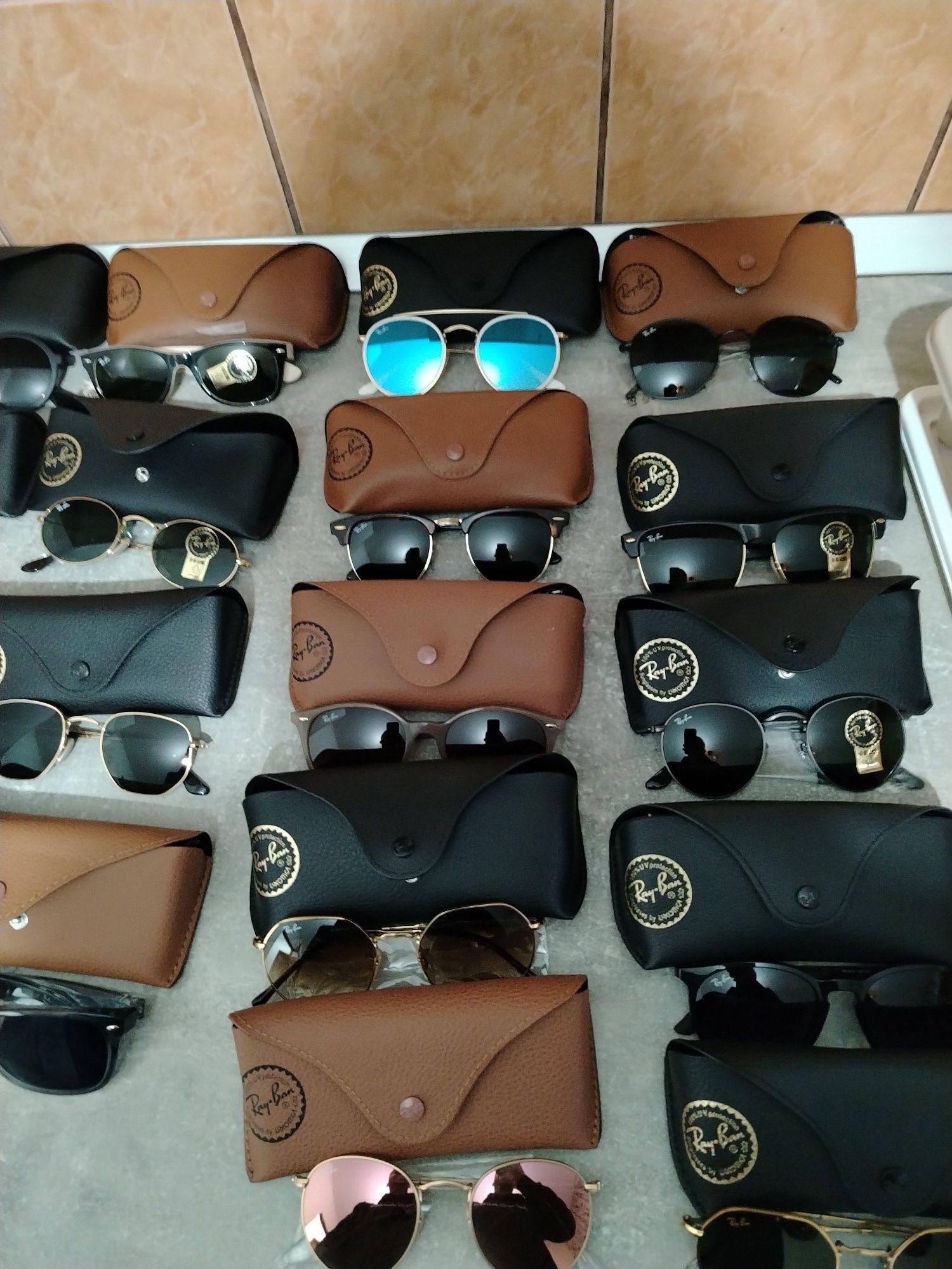 Se vinde ochelari de soare Ray Ban