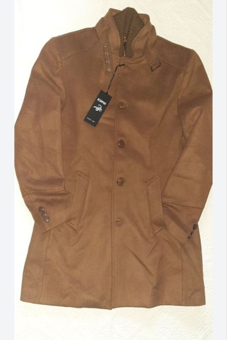 Palton marimea XL nou cu eticheta 
Gulerul interior este detasabil.