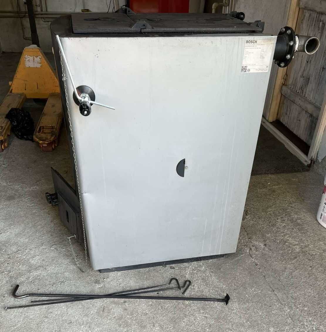 Котел BOSCH за парно на дърва и въглища 32 kW, и 2 радиатора
