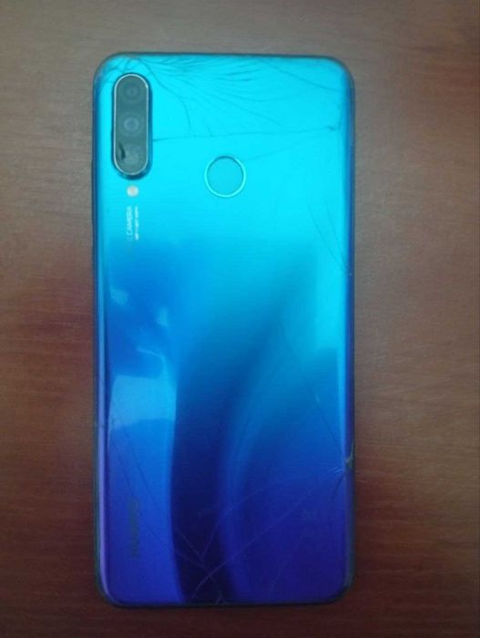 Huawei P30 Lite 64GB — работает, есть трещина и нагрев