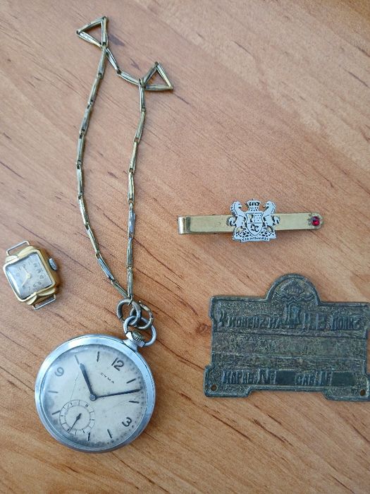 Два стари неработещи часовника, комплект с други